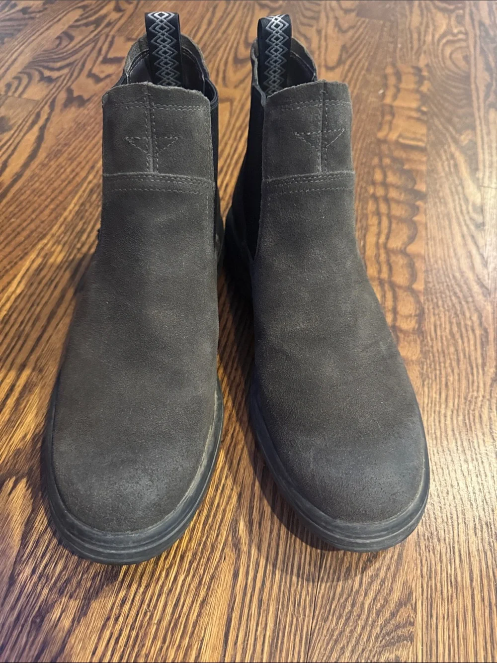 Biltmore Chelsea' from UGG.  Suede Ankle Boot. Dark gray. Elastic sides. Size 10